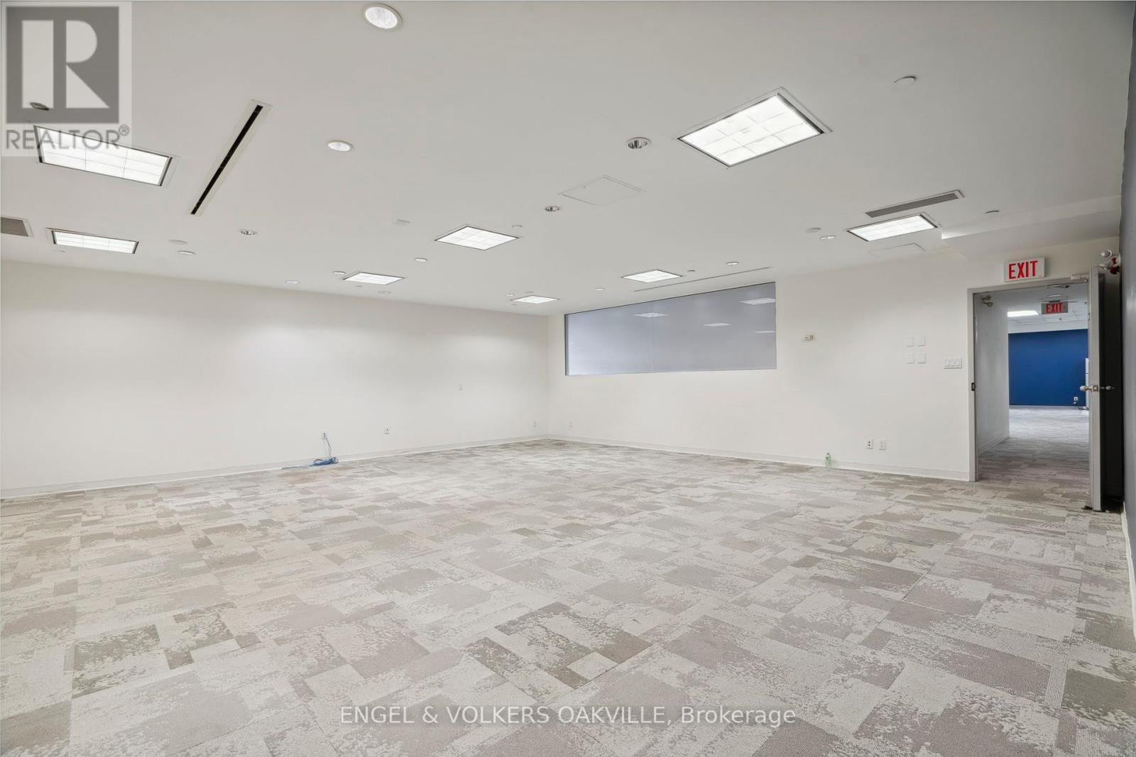 Photo 32 of 125 Lakeshore Road E, Oakville ON