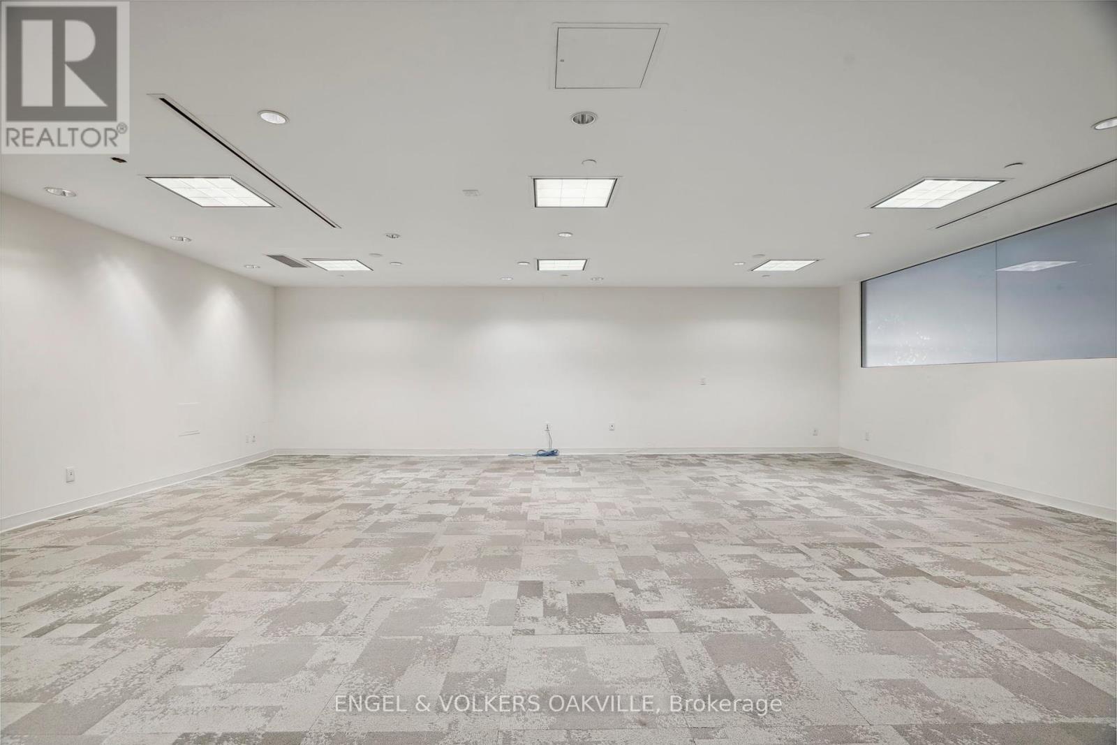 Photo 33 of 125 Lakeshore Road E, Oakville ON
