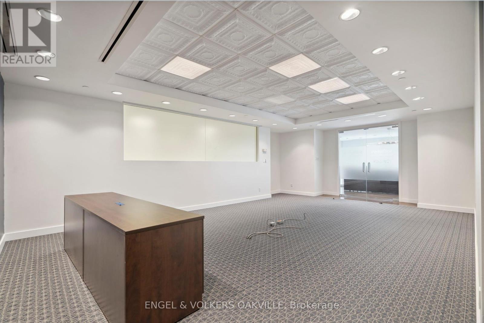 Photo 36 of 125 Lakeshore Road E, Oakville ON