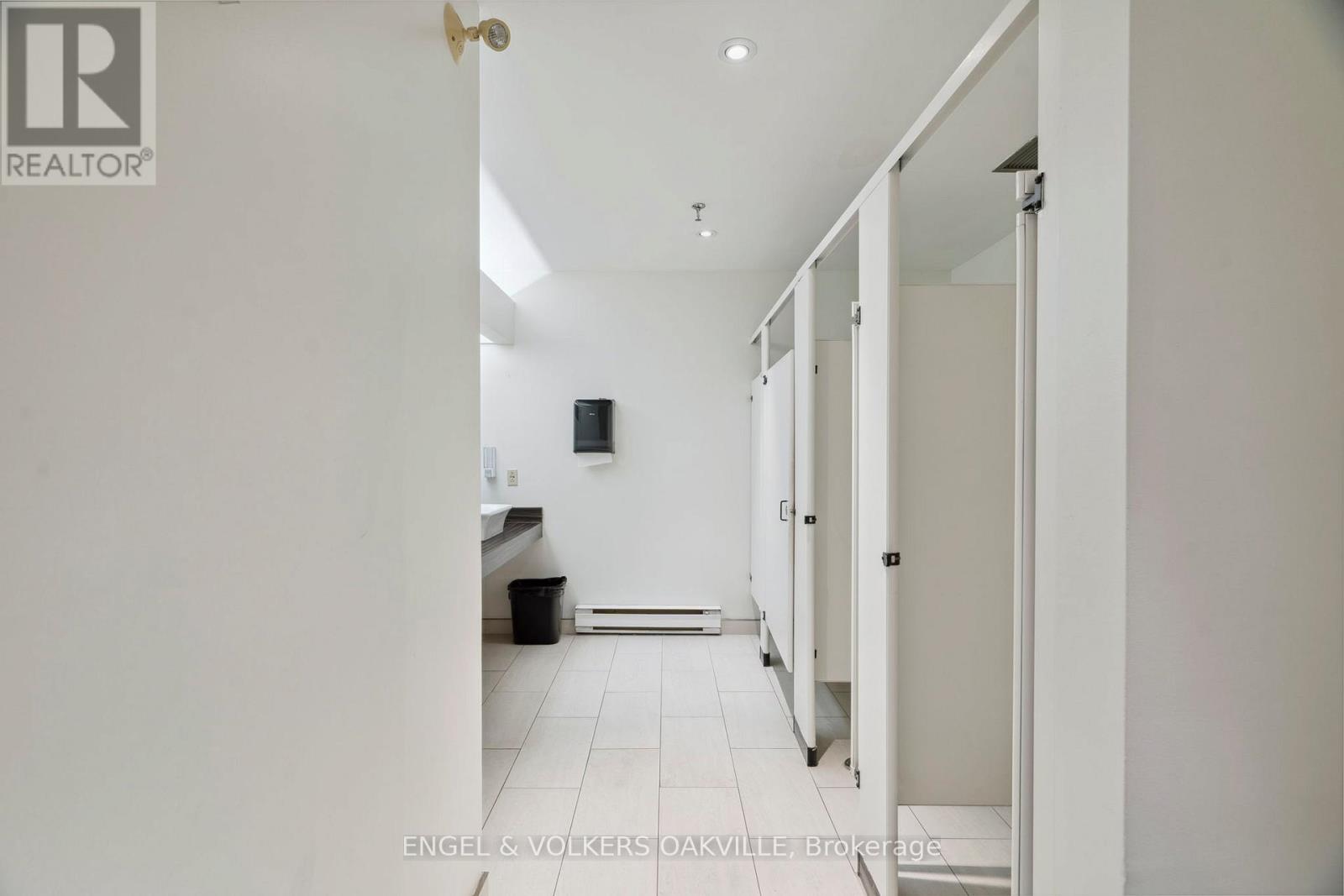 Photo 37 of 125 Lakeshore Road E, Oakville ON