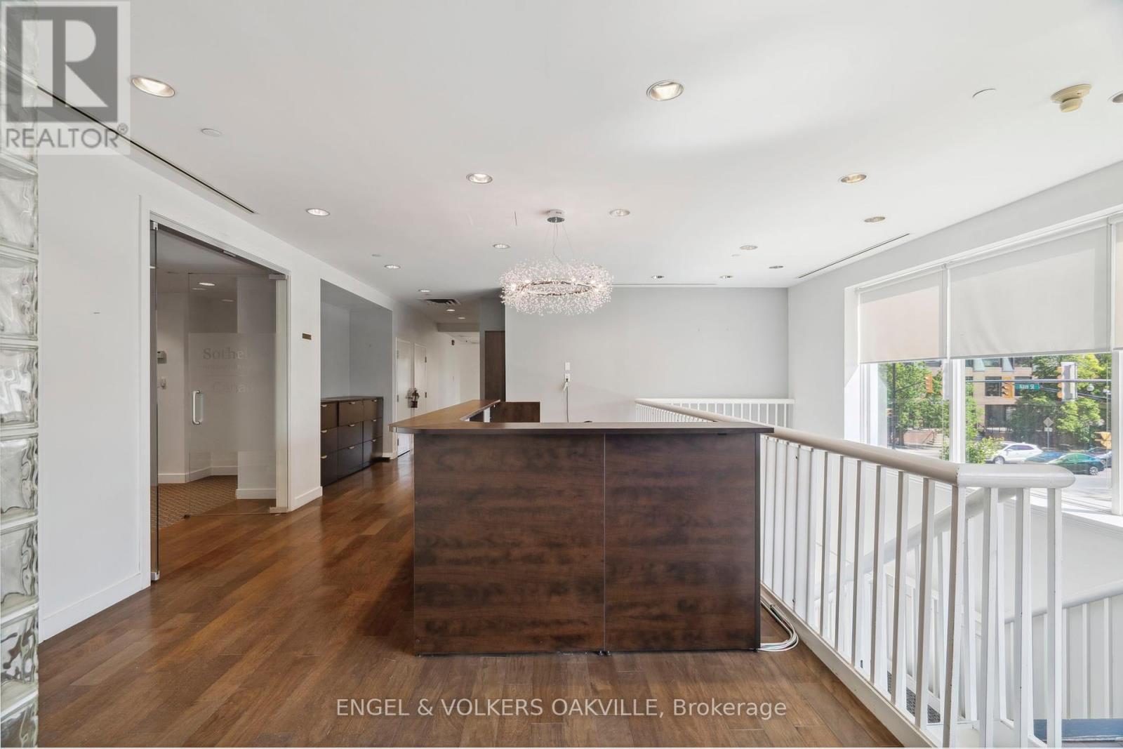 Photo 5 of 125 Lakeshore Road E, Oakville ON