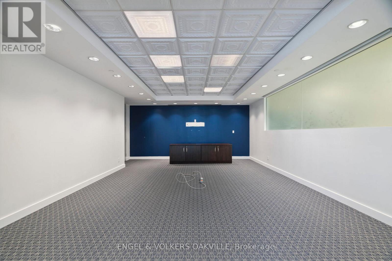 Photo 9 of 125 Lakeshore Road E, Oakville ON