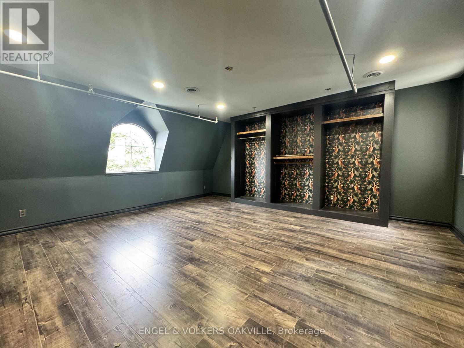 Photo 5 of 301 145 Lakeshore Road E, Oakville ON