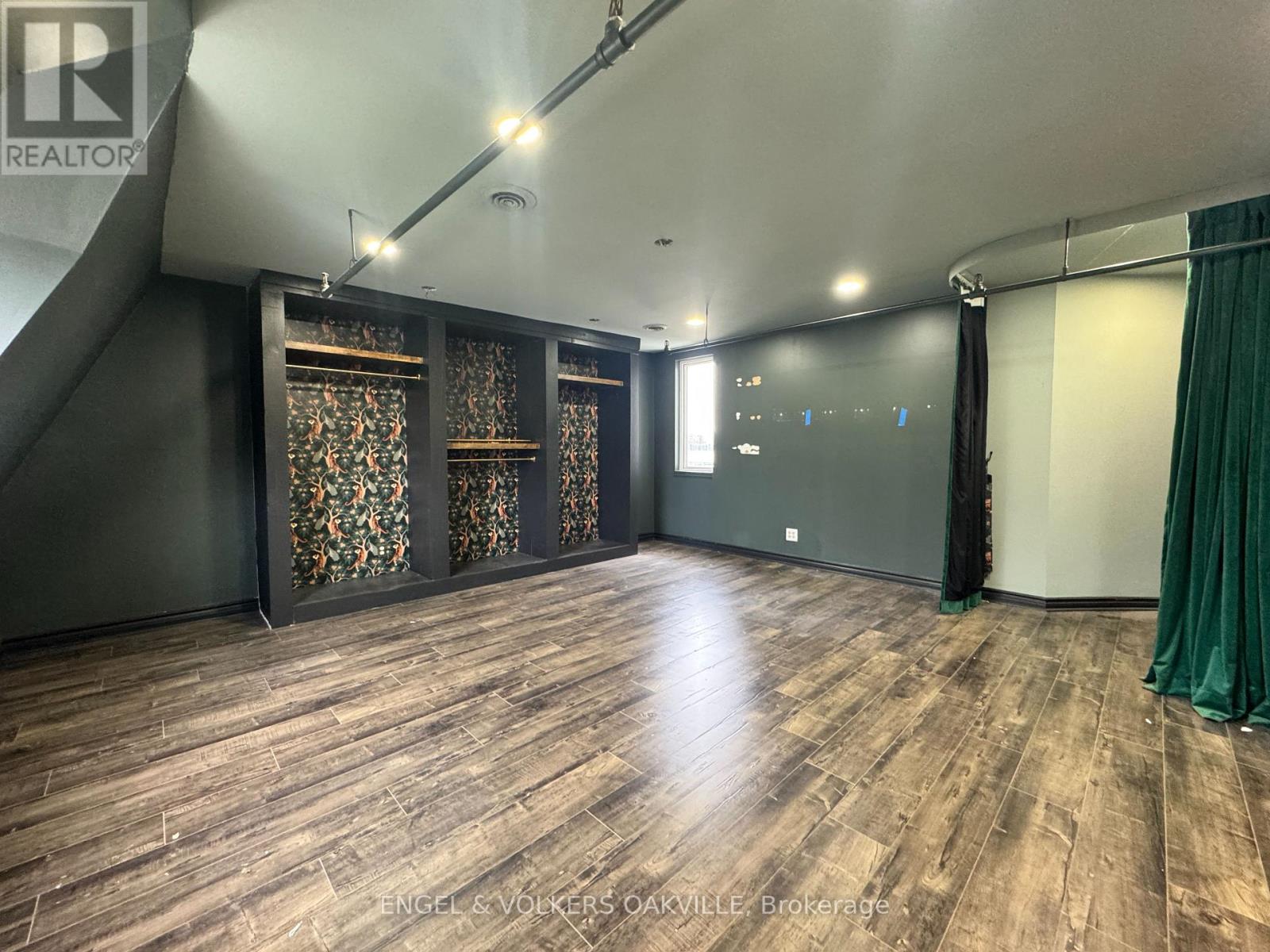 Photo 6 of 301 145 Lakeshore Road E, Oakville ON
