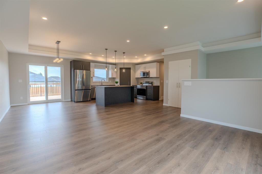Photo 13 of 61 Parkhill Crescent, Steinbach MB