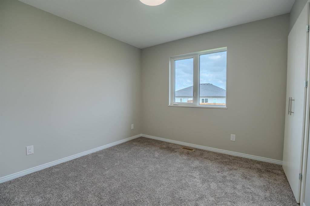 Photo 17 of 61 Parkhill Crescent, Steinbach MB