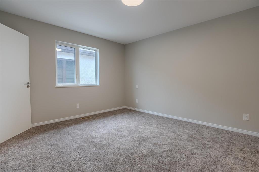 Photo 24 of 61 Parkhill Crescent, Steinbach MB