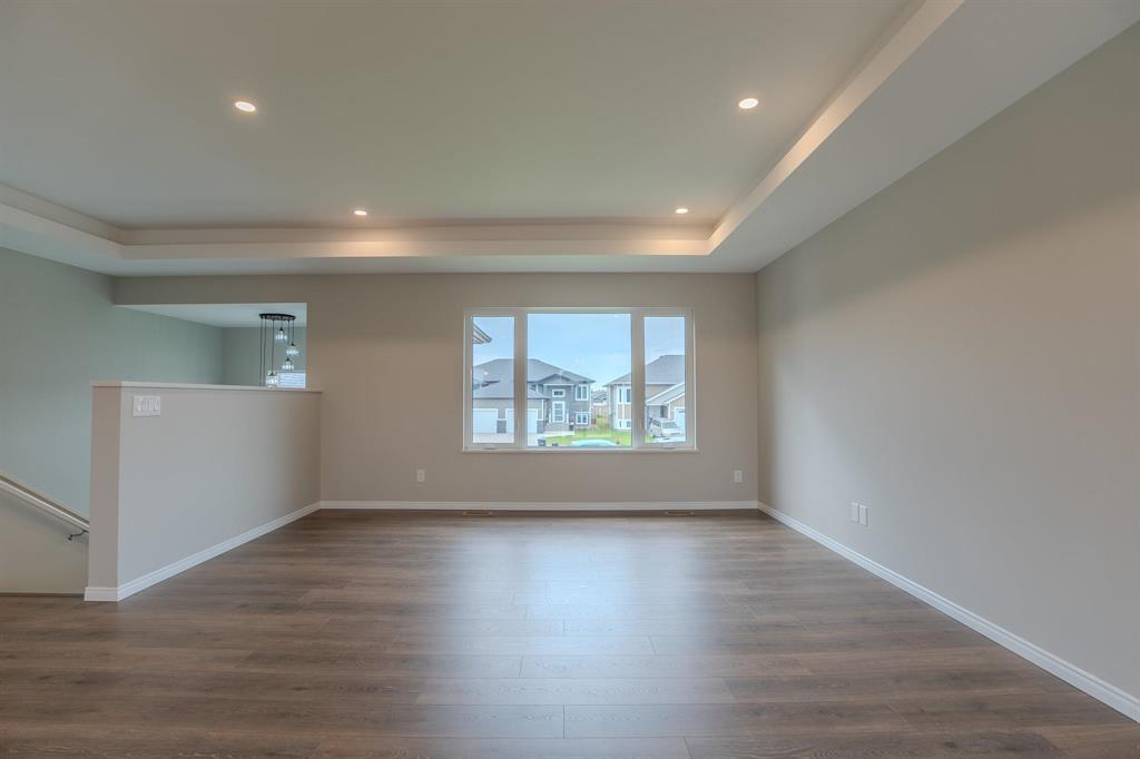 Photo 4 of 61 Parkhill Crescent, Steinbach MB