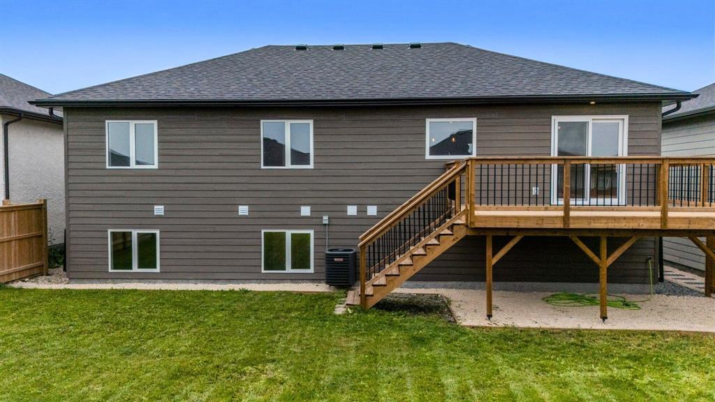 Photo 36 of 61 Parkhill Crescent, Steinbach MB