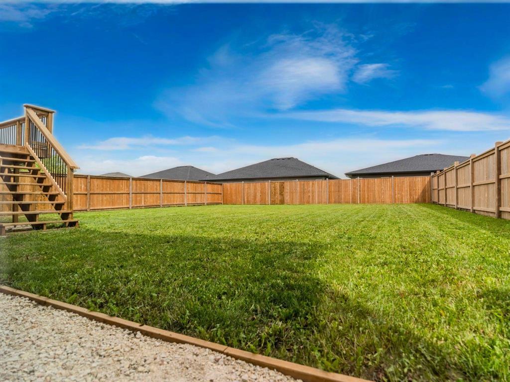 Photo 37 of 61 Parkhill Crescent, Steinbach MB