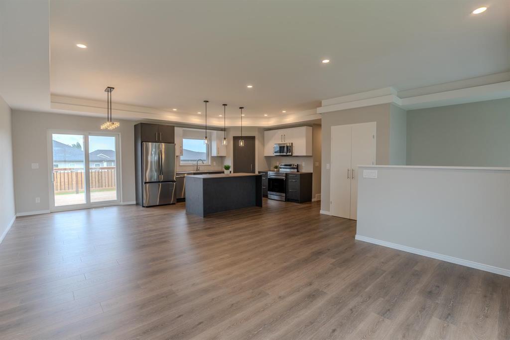 Photo 5 of 61 Parkhill Crescent, Steinbach MB