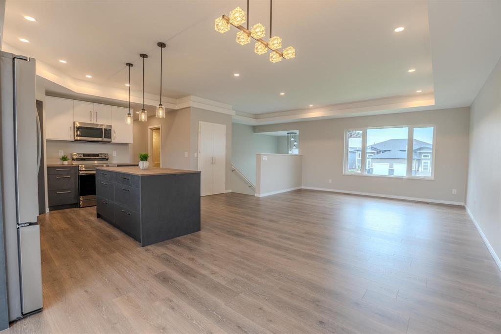 Photo 7 of 61 Parkhill Crescent, Steinbach MB