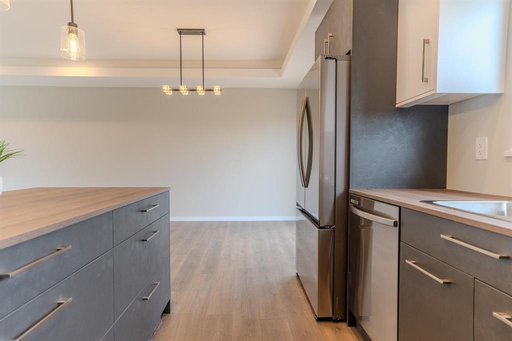 Photo 9 of 61 Parkhill Crescent, Steinbach MB