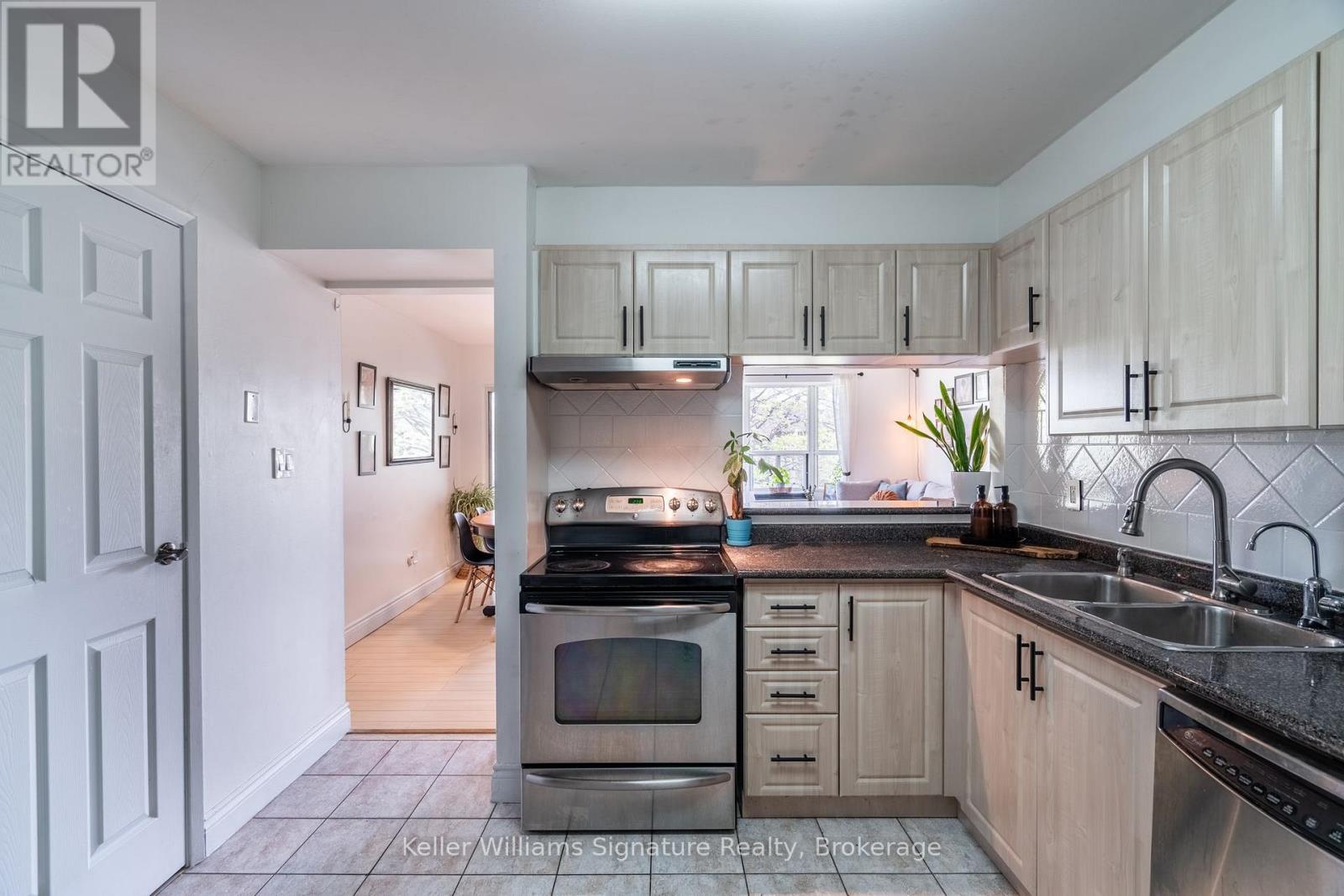 Photo 16 of 305 3835 Lake Shore Boulevard W, Toronto ON