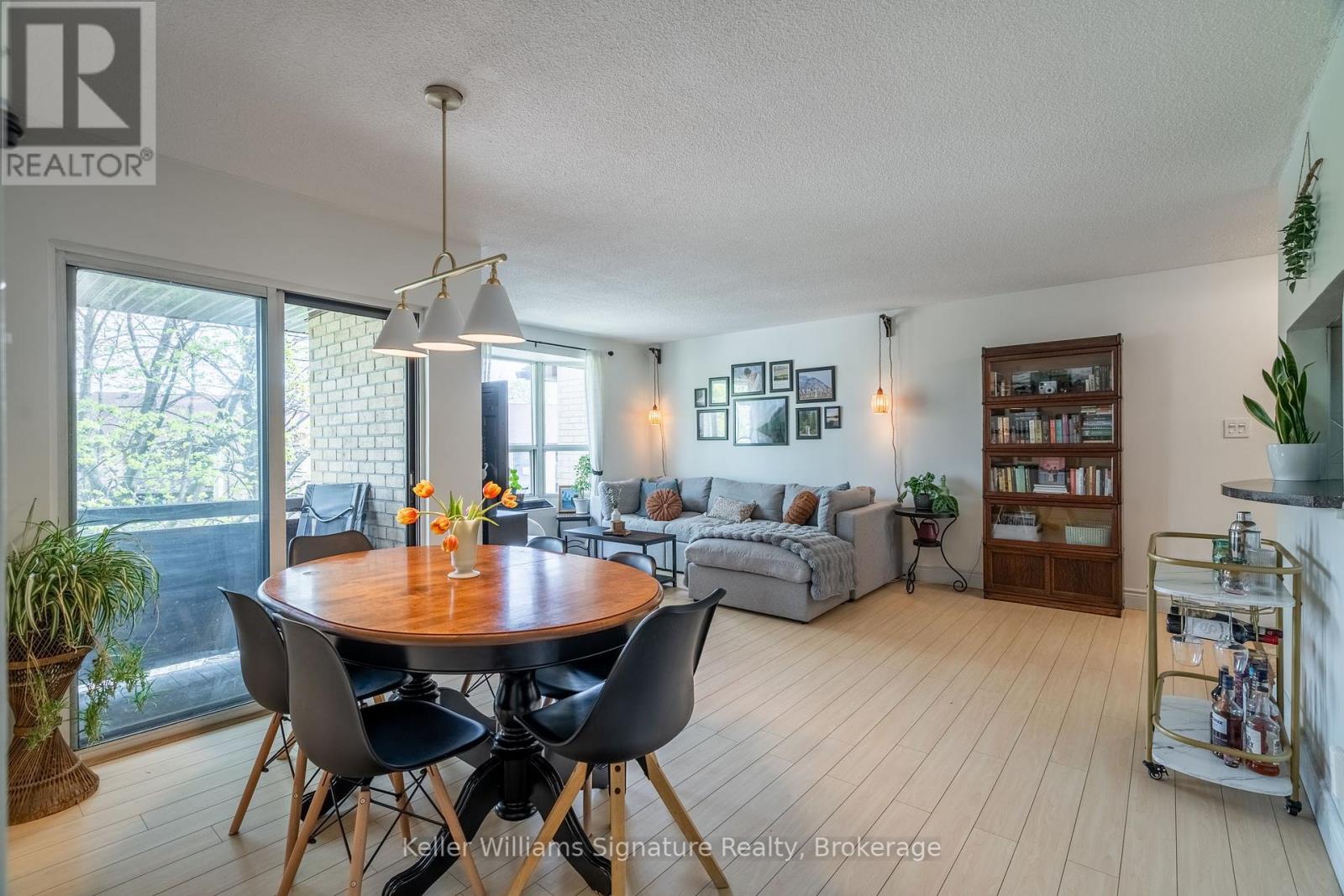 Photo 17 of 305 3835 Lake Shore Boulevard W, Toronto ON
