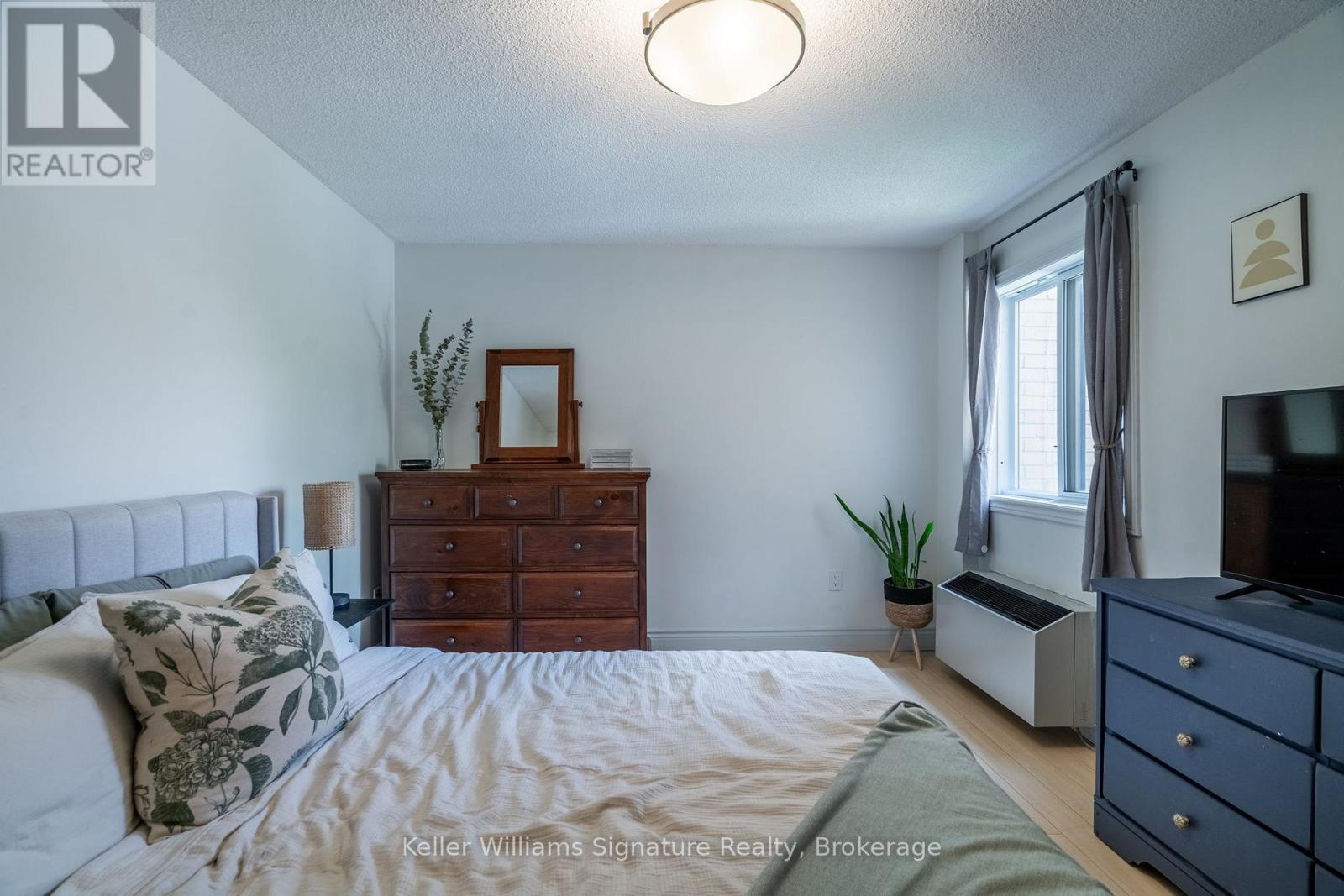 Photo 22 of 305 3835 Lake Shore Boulevard W, Toronto ON
