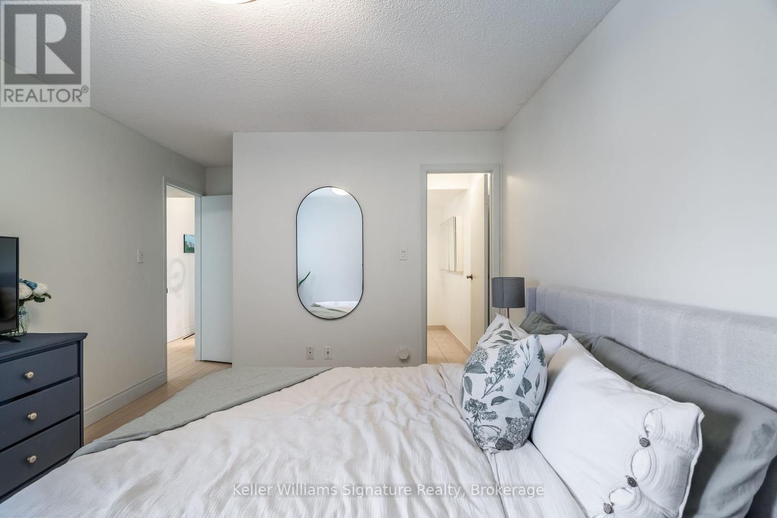 Photo 24 of 305 3835 Lake Shore Boulevard W, Toronto ON