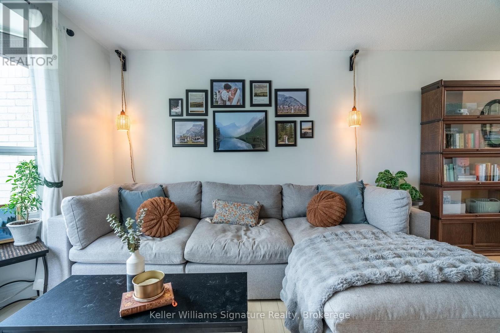 Photo 9 of 305 3835 Lake Shore Boulevard W, Toronto ON