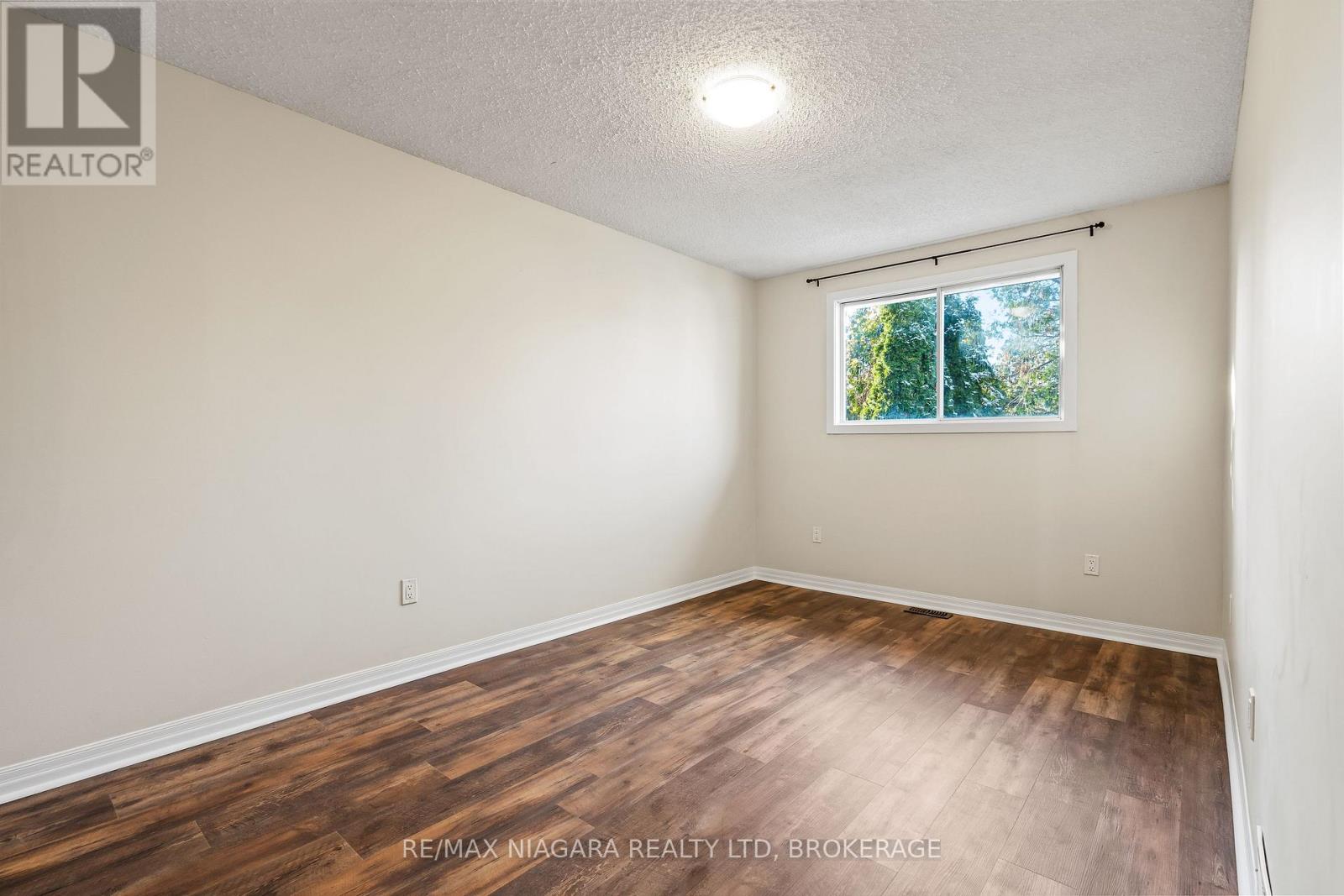 Photo 10 of 57 Lorne Street, St Catharines ON
