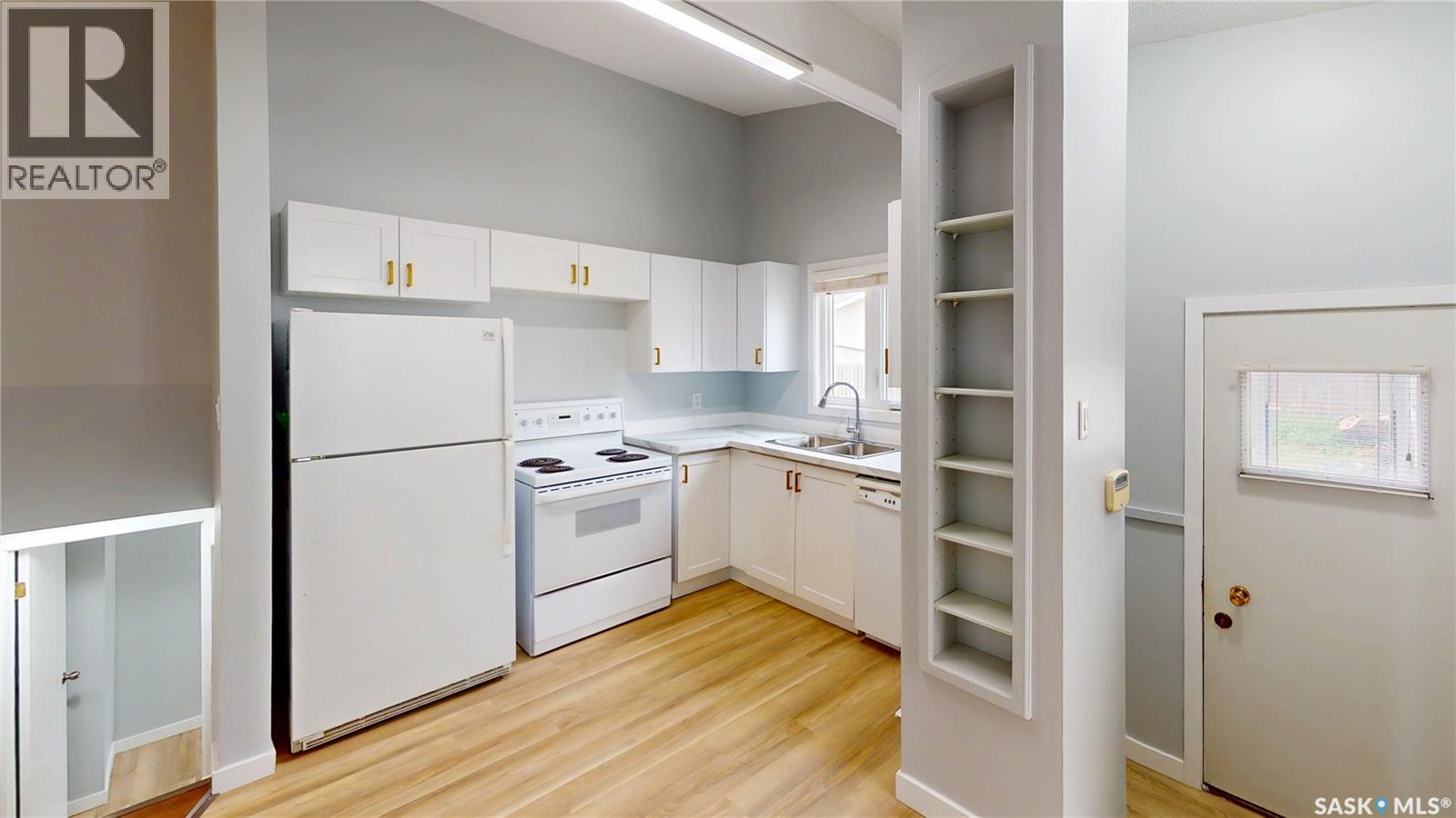 Photo 8 of 227 Hanley Crescent, Regina SK