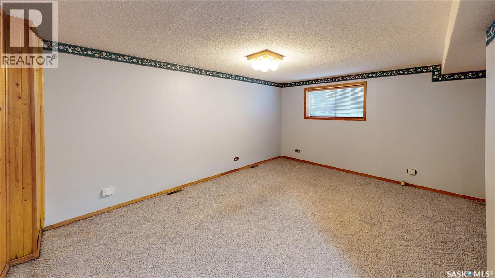 Photo 26 of 227 Hanley Crescent, Regina SK