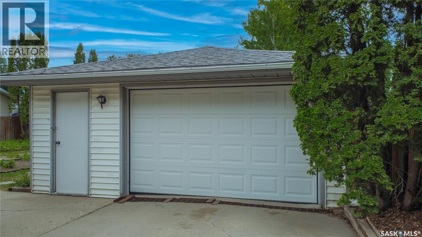 Photo 34 of 227 Hanley Crescent, Regina SK