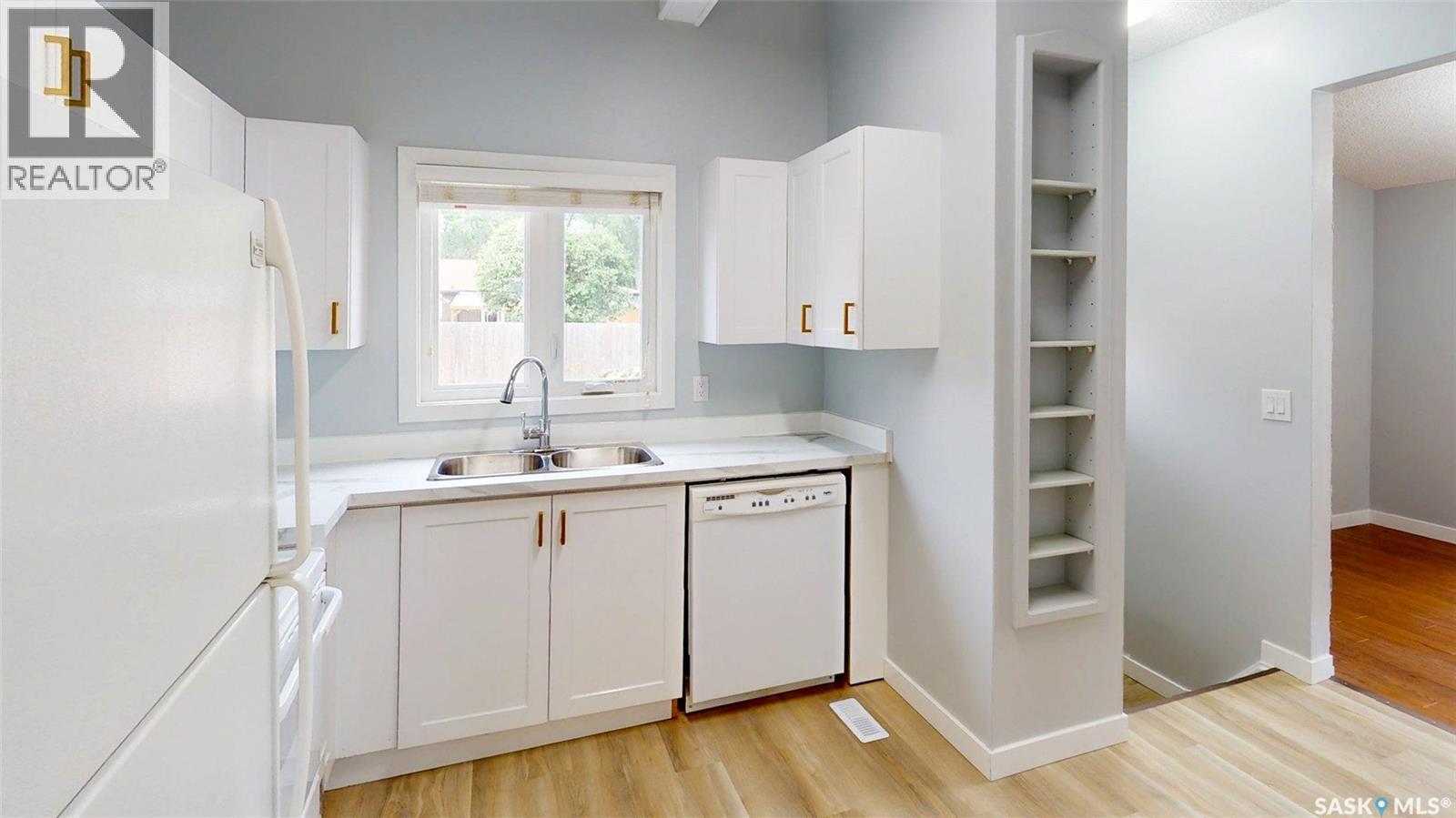 Photo 11 of 227 Hanley Crescent, Regina SK
