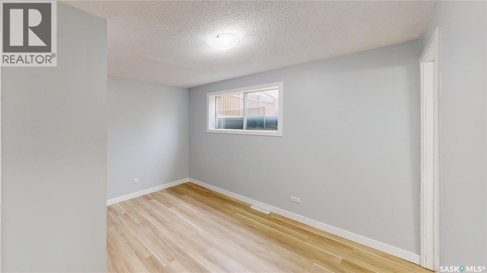 Photo 23 of 227 Hanley Crescent, Regina SK