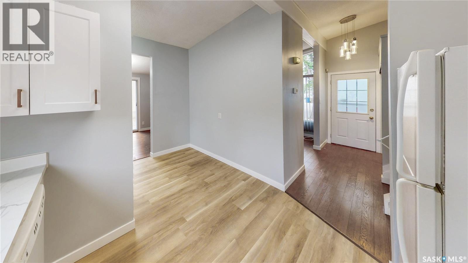 Photo 13 of 227 Hanley Crescent, Regina SK