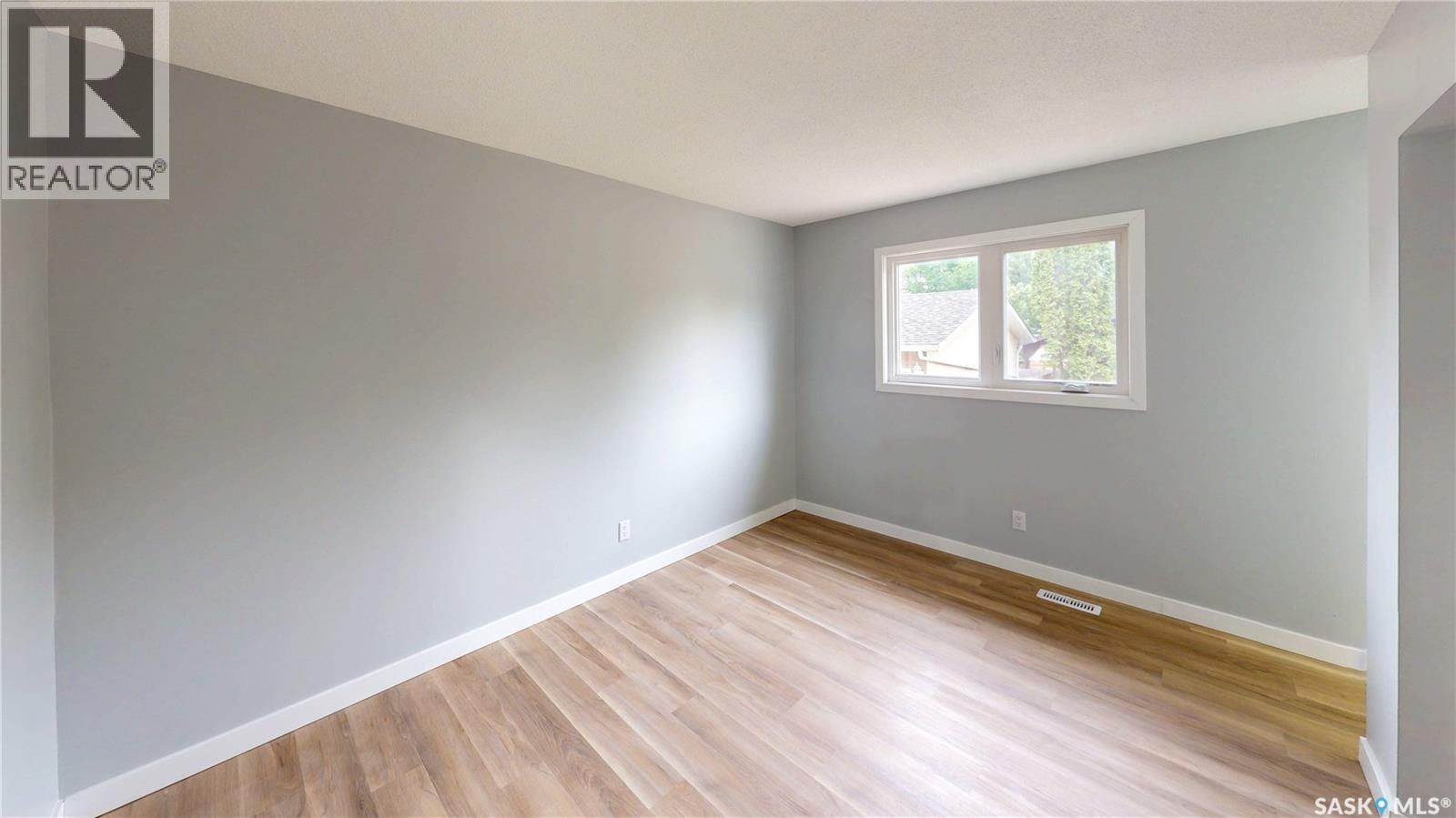 Photo 20 of 227 Hanley Crescent, Regina SK