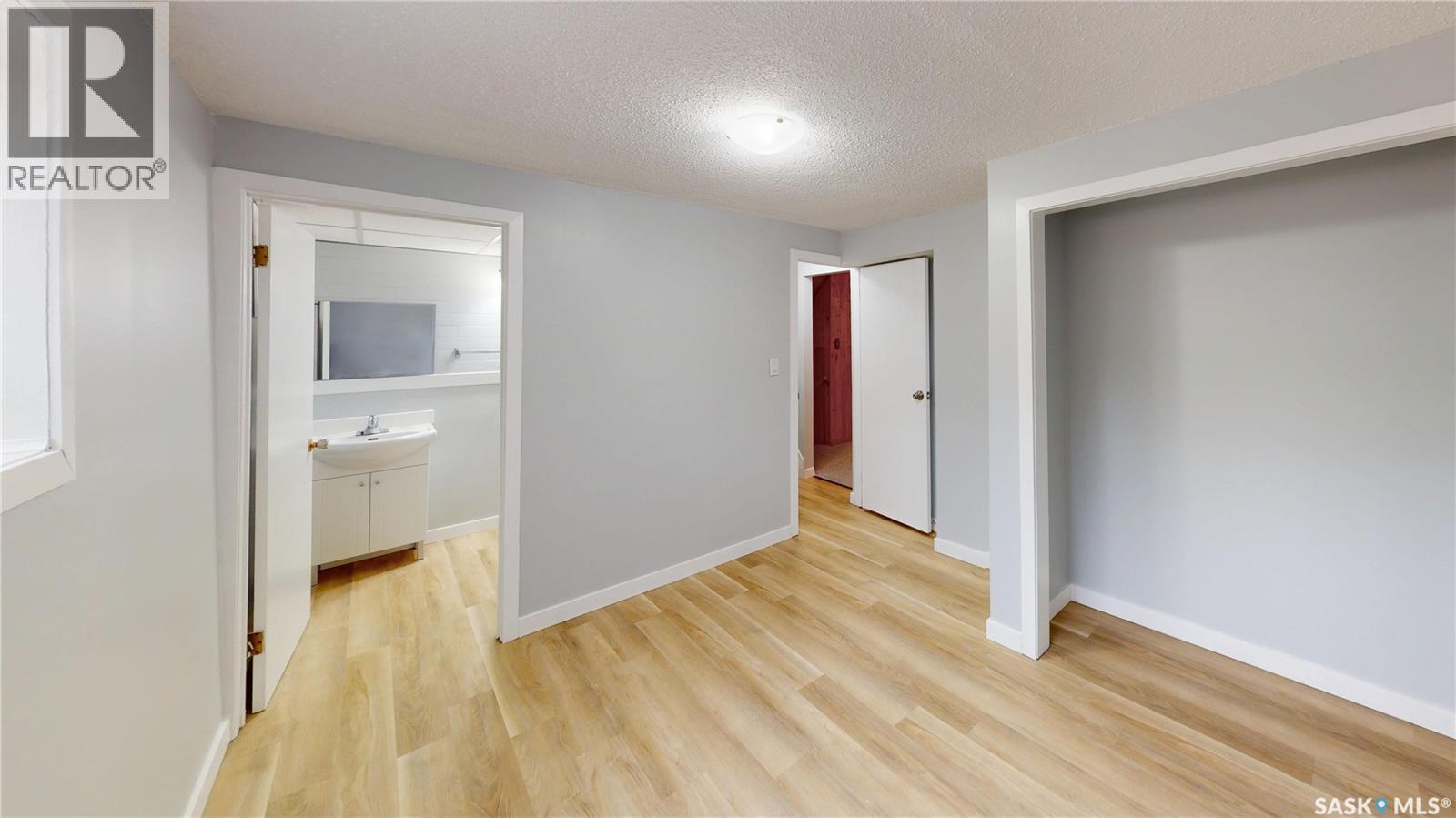 Photo 24 of 227 Hanley Crescent, Regina SK