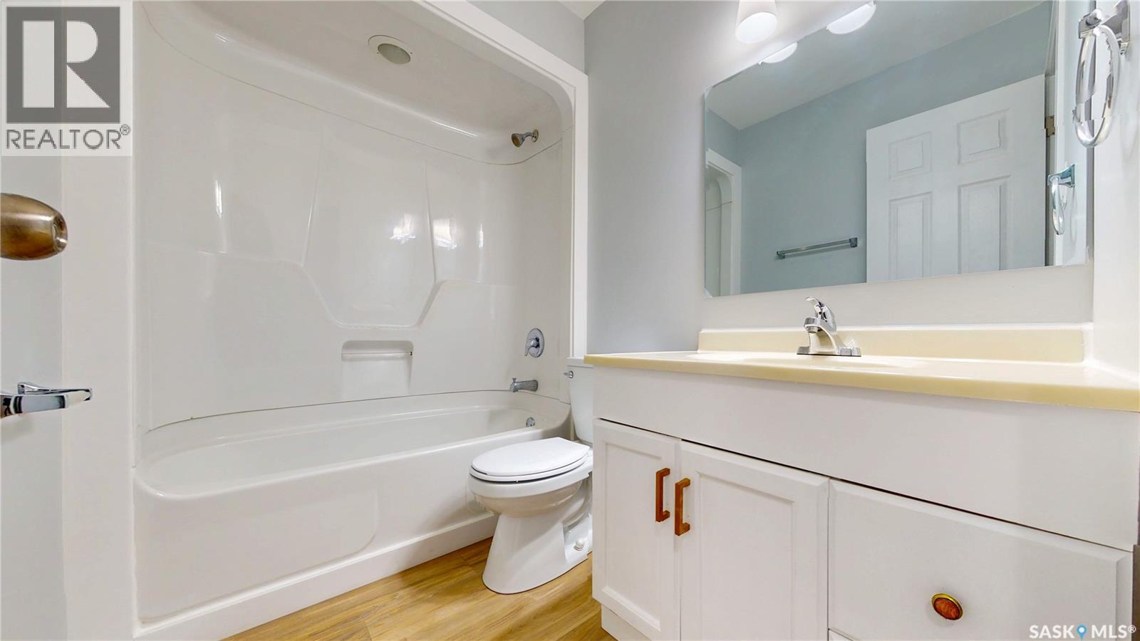 Photo 17 of 227 Hanley Crescent, Regina SK