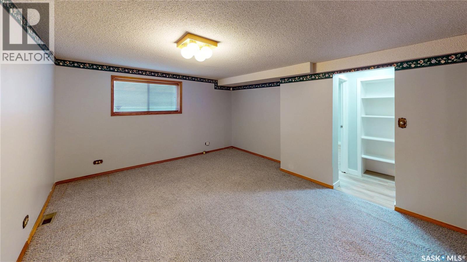 Photo 27 of 227 Hanley Crescent, Regina SK