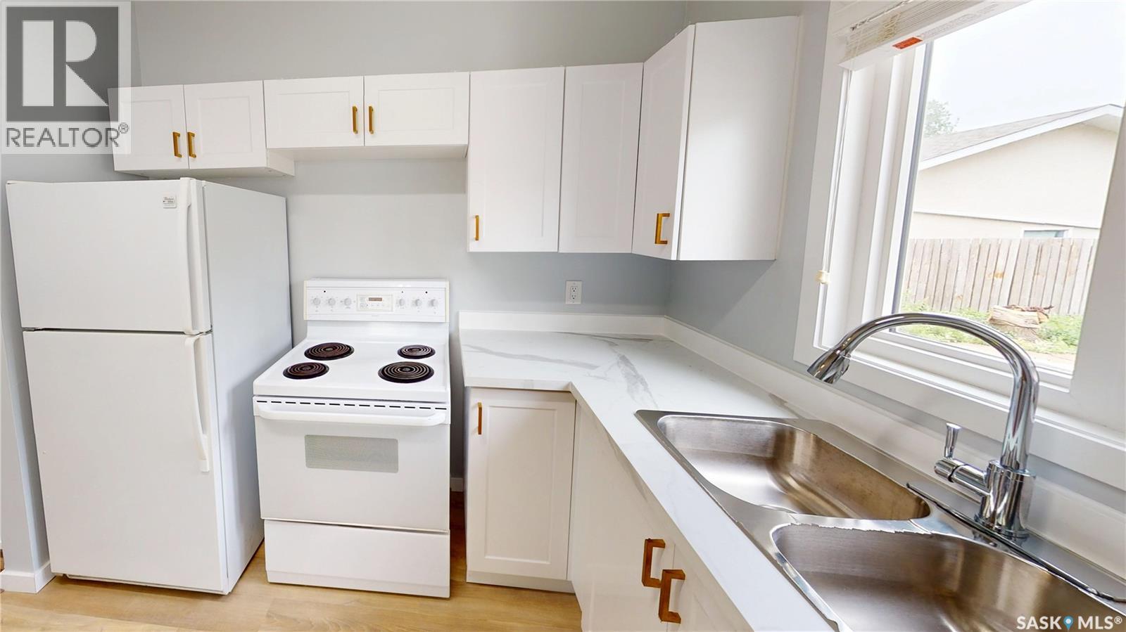 Photo 12 of 227 Hanley Crescent, Regina SK