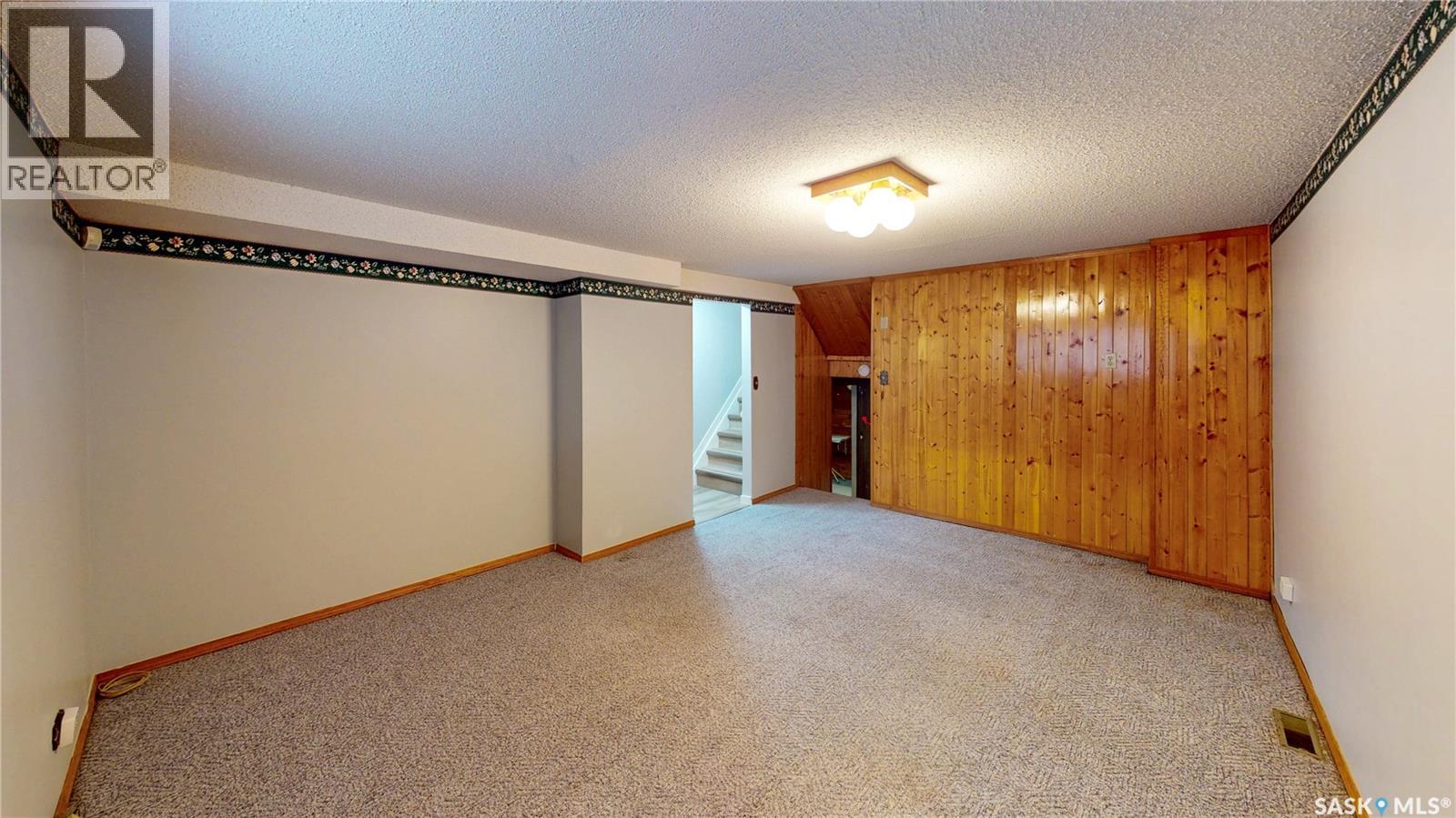 Photo 28 of 227 Hanley Crescent, Regina SK