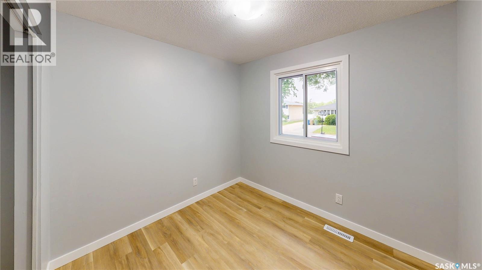 Photo 15 of 227 Hanley Crescent, Regina SK