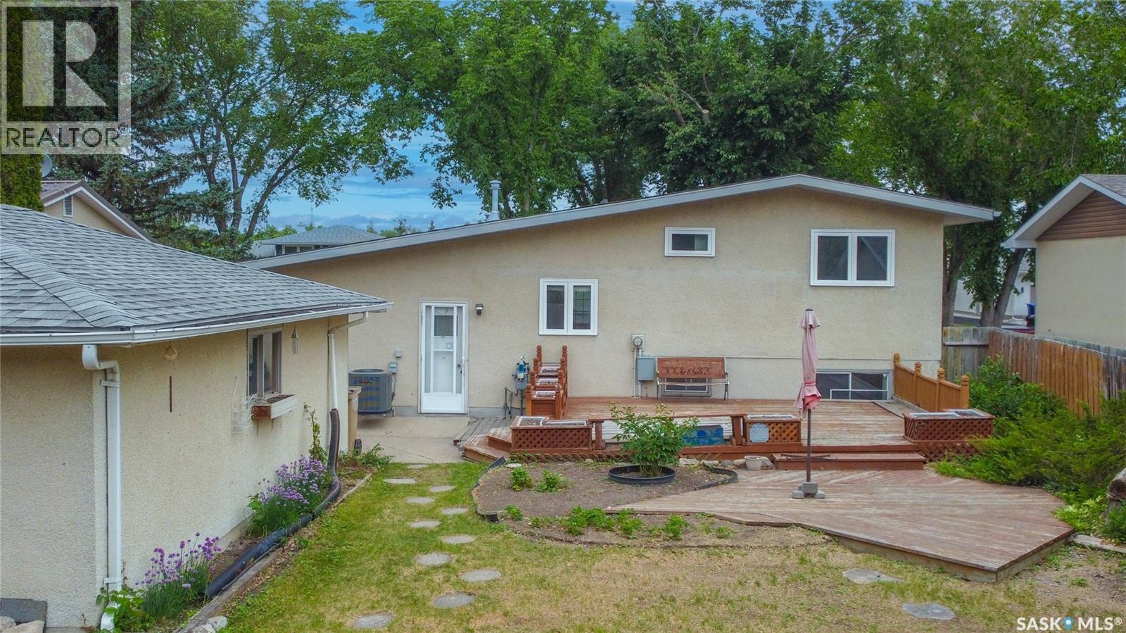Photo 35 of 227 Hanley Crescent, Regina SK