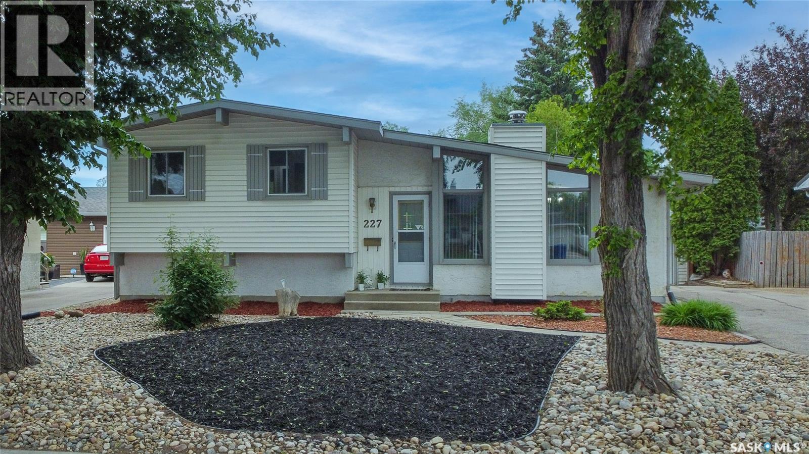 Photo 32 of 227 Hanley Crescent, Regina SK