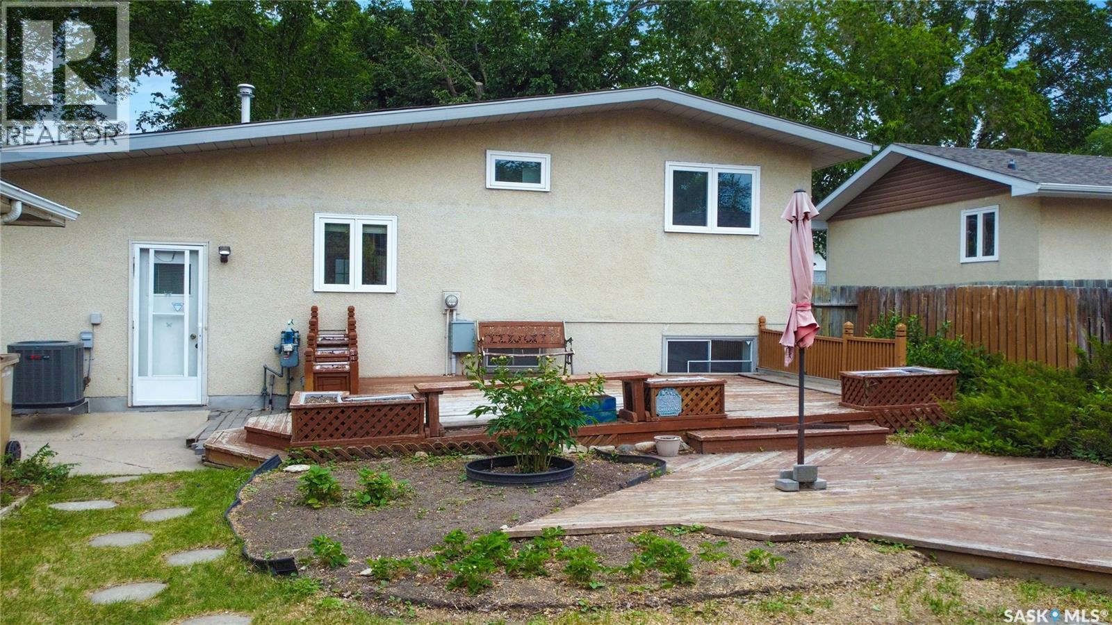 Photo 37 of 227 Hanley Crescent, Regina SK
