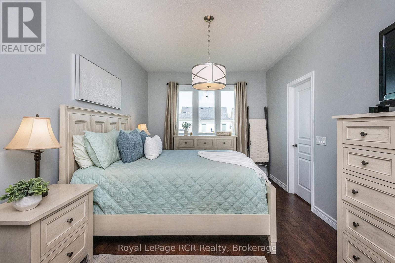 Photo 9 of 256 Johnson Drive, Shelburne ON