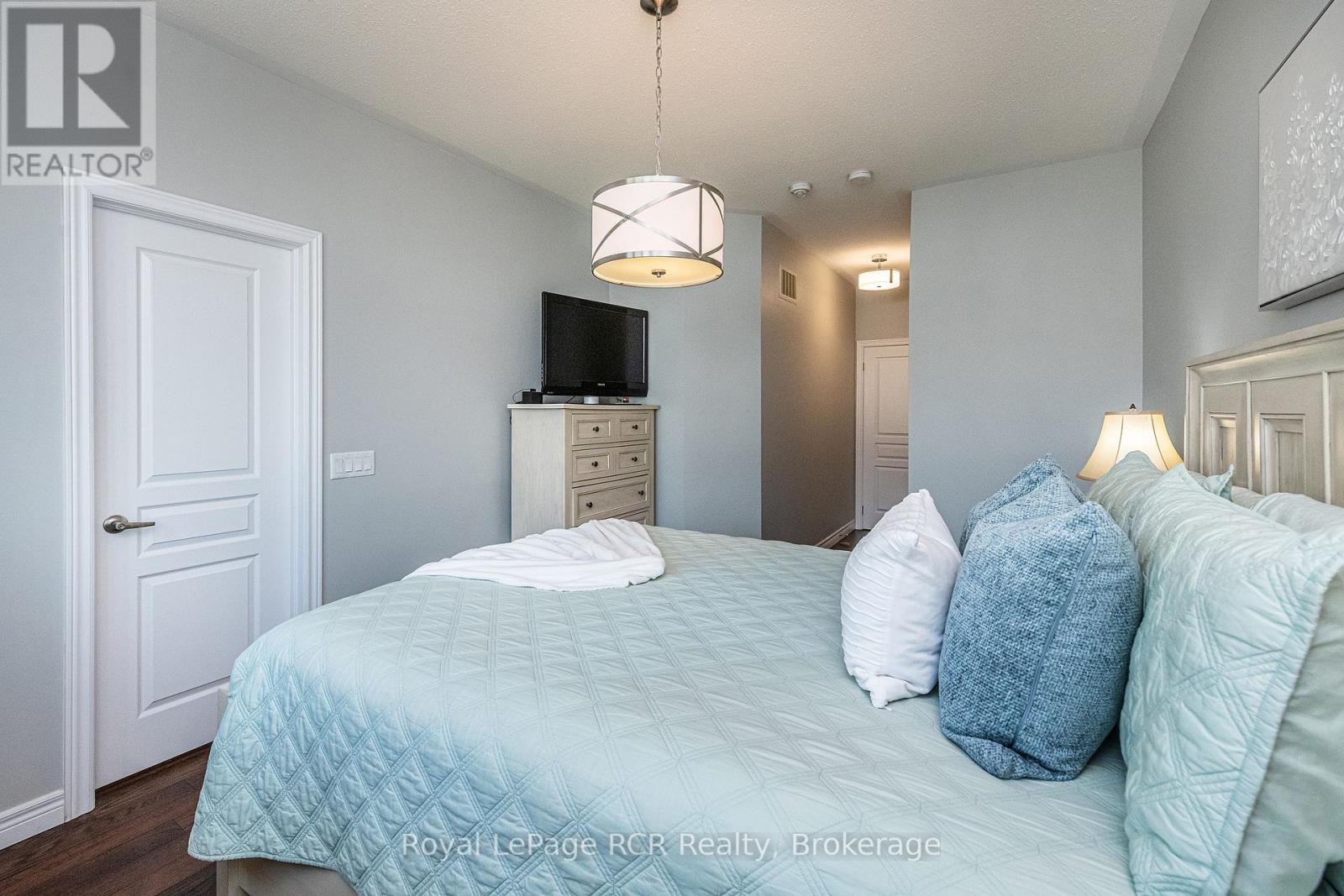 Photo 14 of 256 Johnson Drive, Shelburne ON