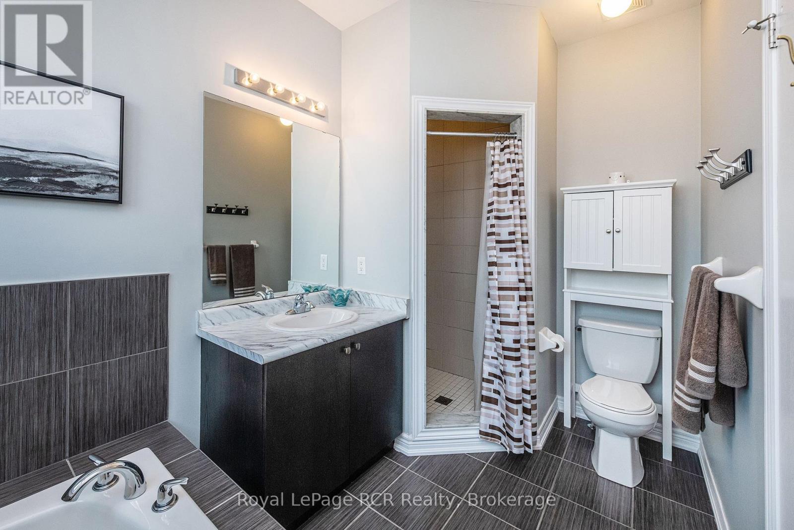 Photo 11 of 256 Johnson Drive, Shelburne ON