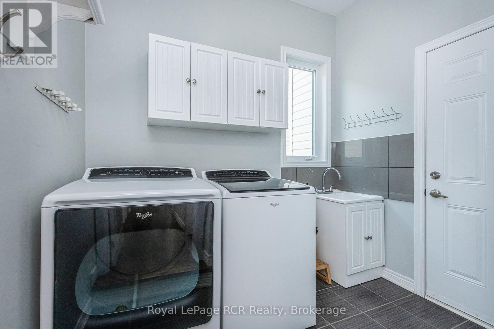 Photo 8 of 256 Johnson Drive, Shelburne ON