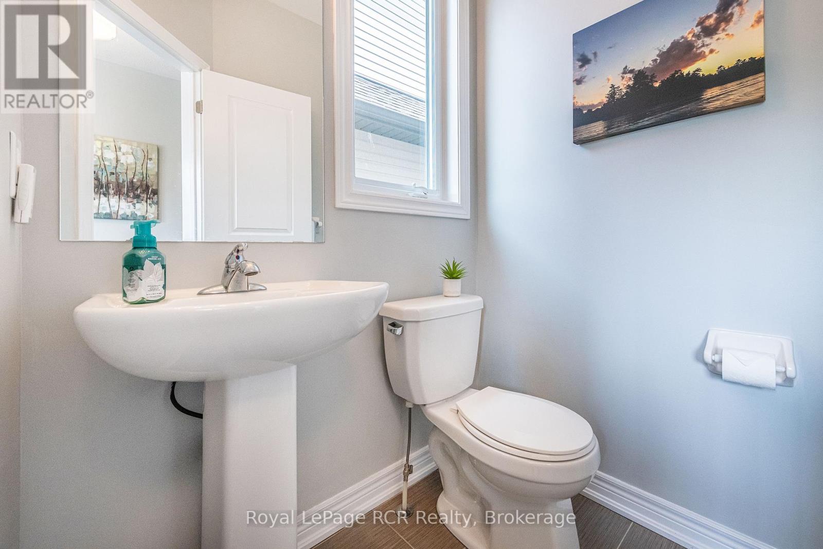 Photo 16 of 256 Johnson Drive, Shelburne ON