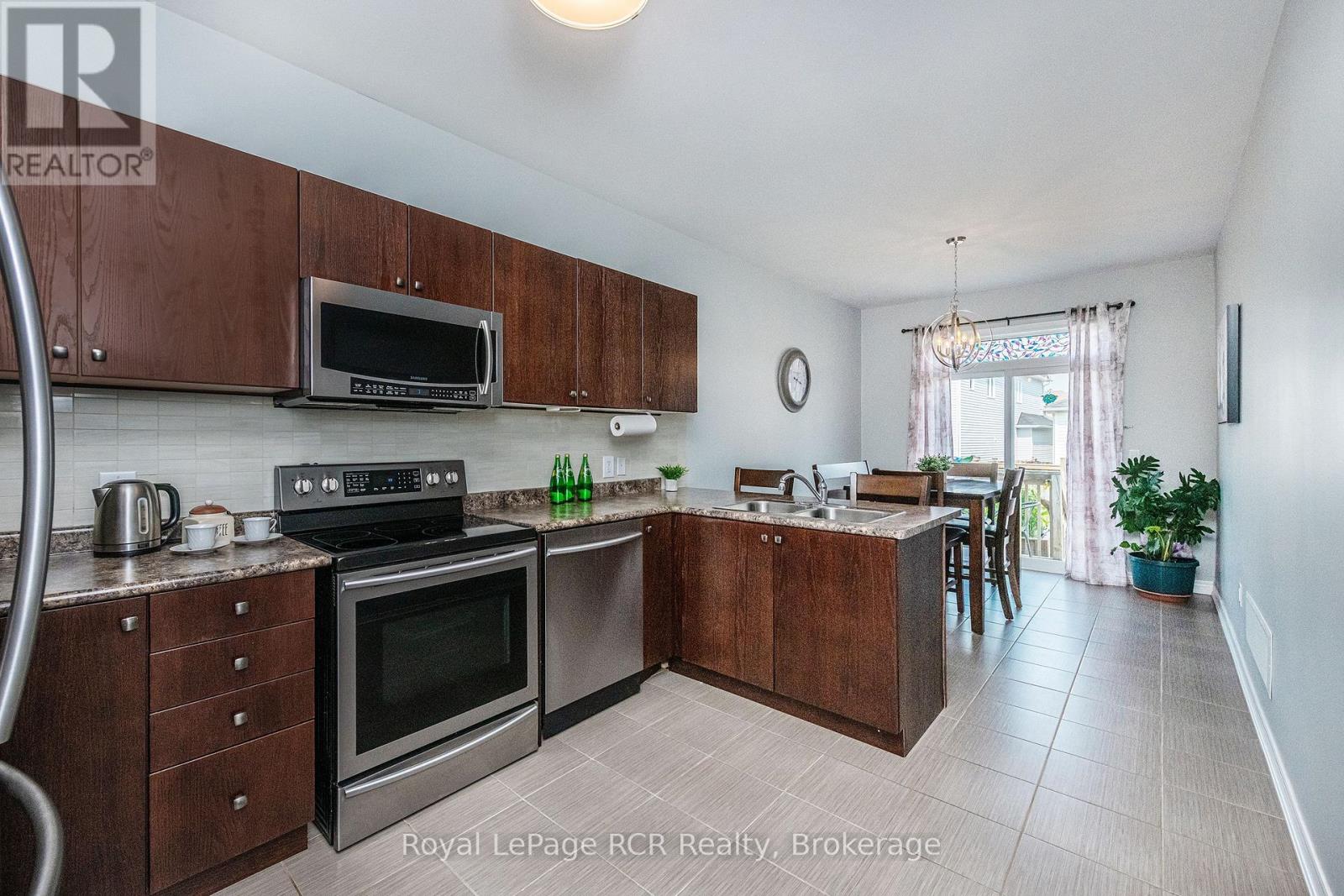 Photo 2 of 256 Johnson Drive, Shelburne ON