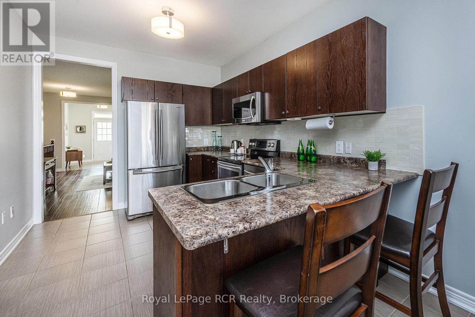 Photo 10 of 256 Johnson Drive, Shelburne ON