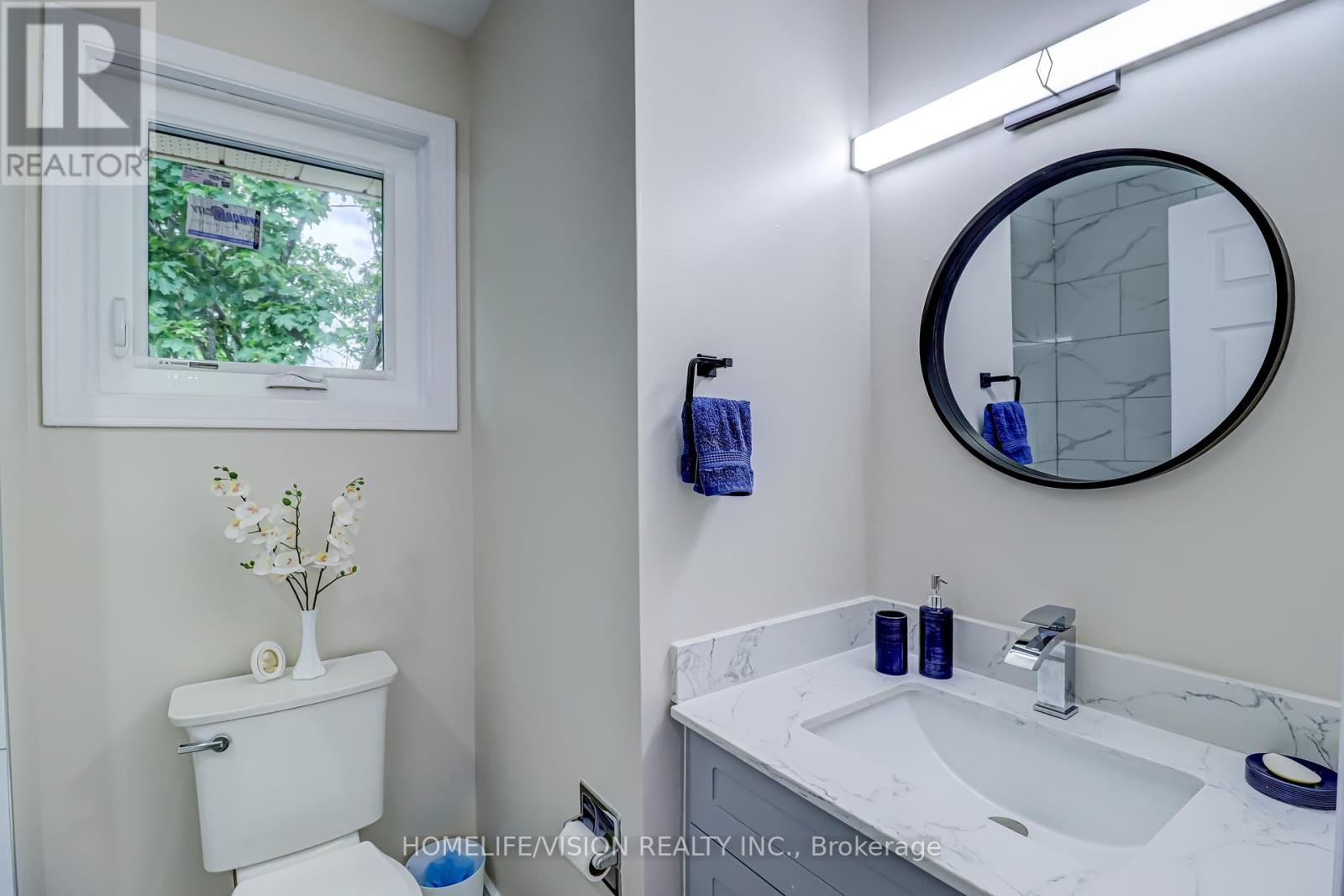 Photo 16 of 66 Munro Crescent, Uxbridge ON