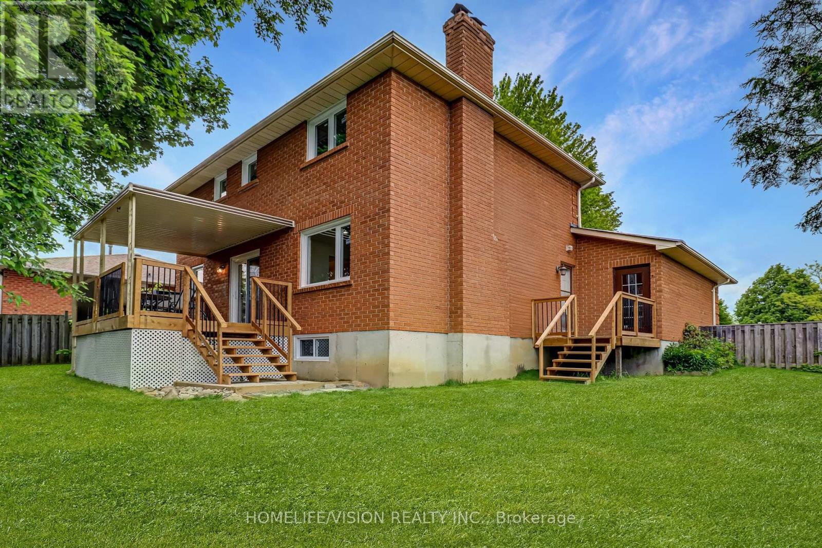 Photo 2 of 66 Munro Crescent, Uxbridge ON