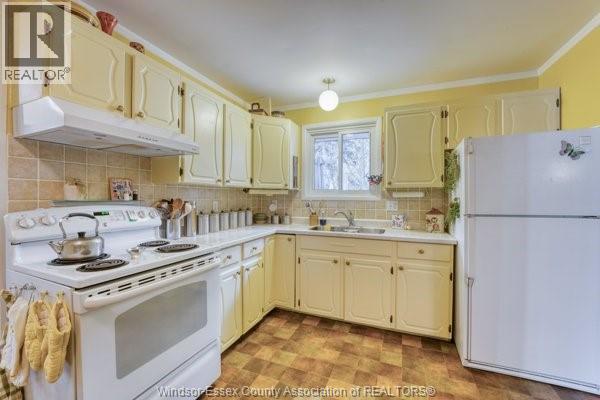 Photo 13 of 331 Bayview Crescent, Kingsville ON
