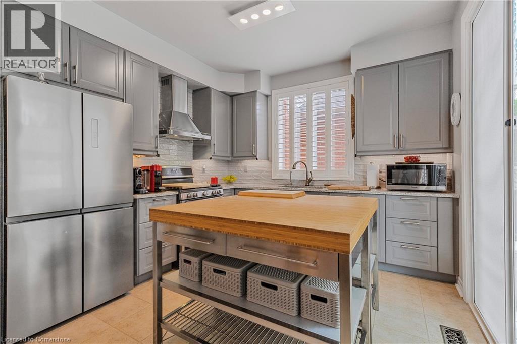 Photo 17 of 1256 Roundwood Crescent, Oakville ON